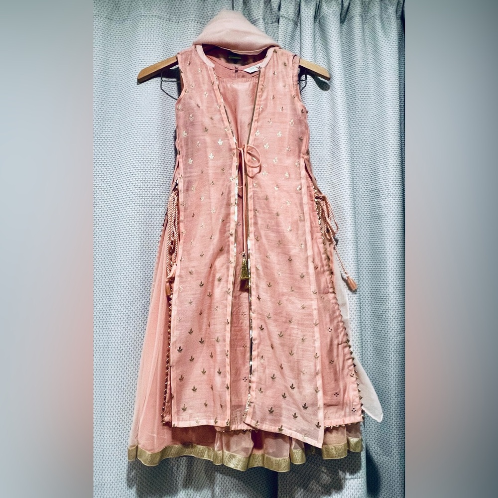 Elegant Peach and Gold Kurta and Skirt Outfits - Girls Size 9/10